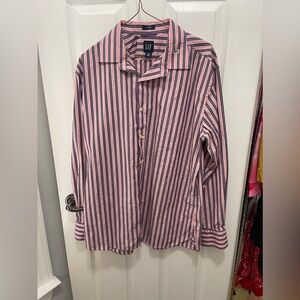 Gap men’s button down shirt large pink and blue  striped fitted